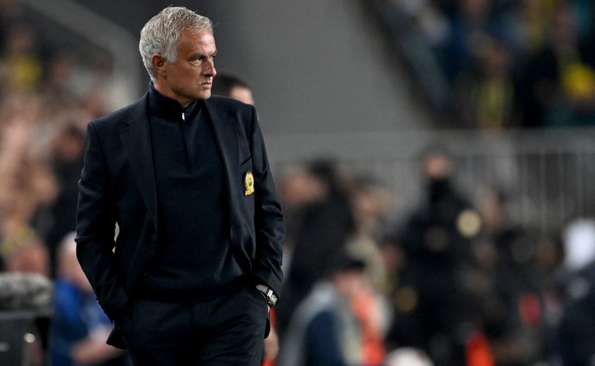 UEFA Europa League: Jose Mourinho Sees Red As Fenerbahce Hold Manchester United